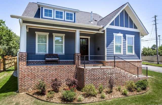 1607 N University Avenue photos photos