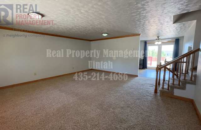 Beautiful and Cozy  4 Bedroom 3 Bathroom Home Gallery 4