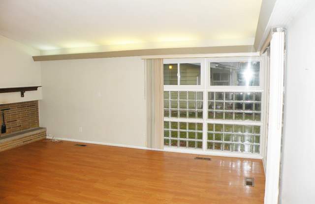 Completely Renovated Highly Sought Ranch Style Home for Rent - 3 Beds/1.5 Baths! Gallery 4