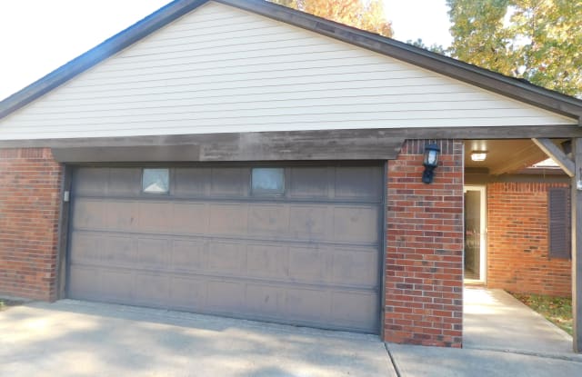 555 Yorktown Road - 555 Yorktown Road, Greenwood, IN 46142