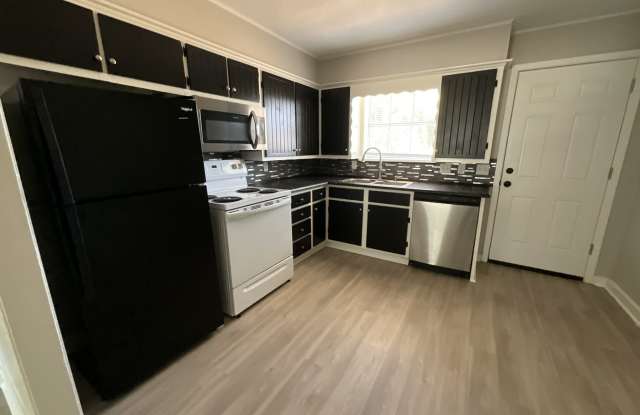 220 Bois D Arc Street - 300 photos photos