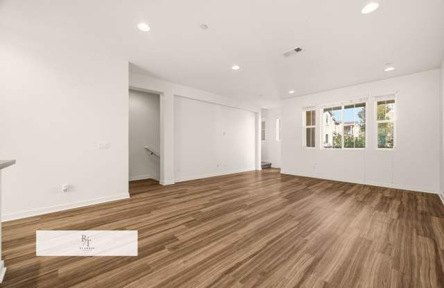 Modern 3-Bedroom Condo with Flexible Multi-Level Layout in Pomona ! Gallery 4