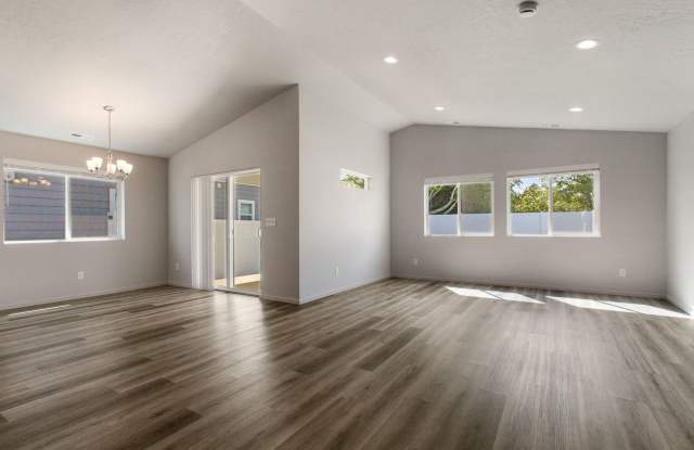 Stunning 3 Bed, 2 Bath Rancher in Spokane Valley! - 17617 East Maxwell Avenue, Spokane Valley, WA 99016