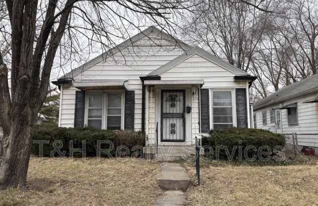 2104 E 46th St photos photos