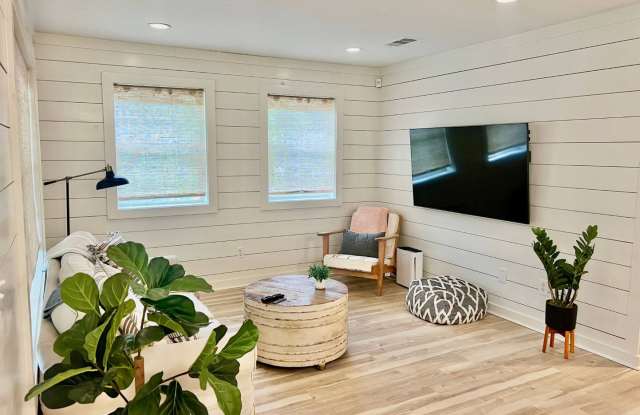 1000 Fairview Gallery 3
