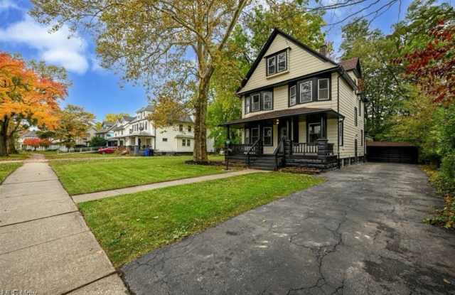 Charming 5 Bed Property at Prime Location Gallery 3