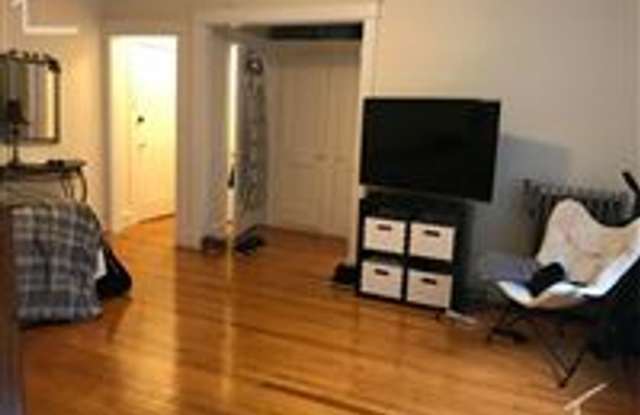 Classic Boston Studio | Elevator Building, Laundry & Parking Available photos photos