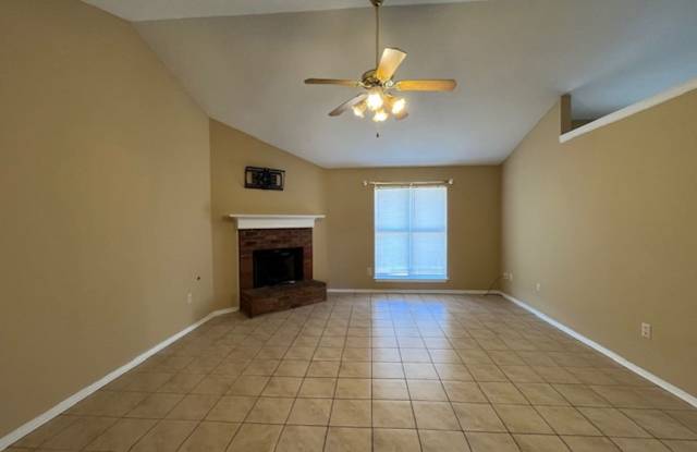 Renovated 3 Bedroom 2 Bath Home with 2 Car Garage for Rent!! Gallery 3
