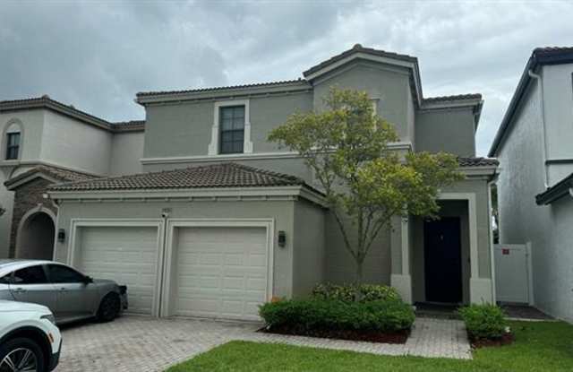 19103 NE 8th Ct, Miami, FL 33179 photos photos