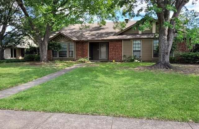 246 Creekside Lane - 246 Creekside Lane, Coppell, TX 75019