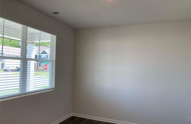5138 Duxbury Road Gallery 4