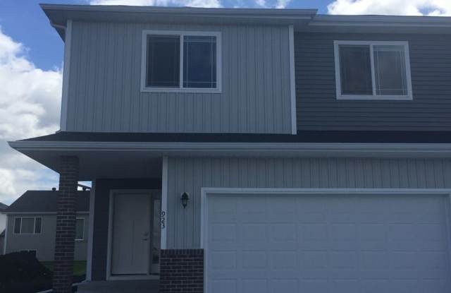 3 bed 3 bath - 923 Eaglewood Avenue, West Fargo, ND 58078 3 bed 3 bath - 923 Eaglewood Avenue, West Fargo, ND 58078