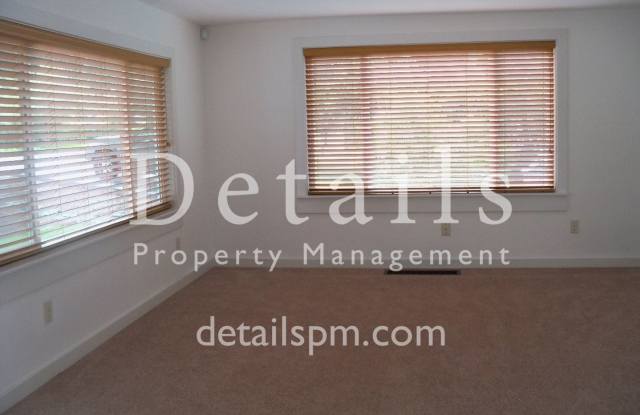 Charming Silverdale 3 Bedroom Home with Privacy! Gallery 4