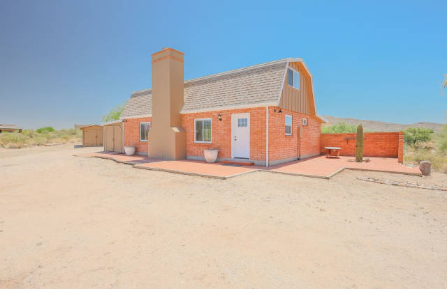 BARN STYLE HOME ON HUGE LOT!! photos photos