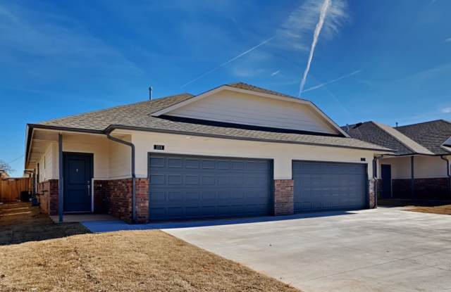 Luxury 3 Bedroom 2 Bathroom Duplex in Bethany, Ok with lawn care included photos photos