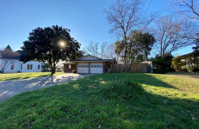 523 North Grand Ave - 523 North Grand Avenue, Waxahachie, TX 75165