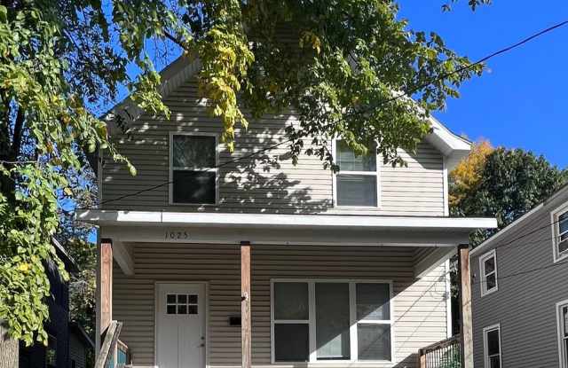 Three Bedroom Single Family Home - Close to everything! photos photos Three Bedroom Single Family Home - Close to everything! photos photos