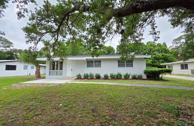 3/2 with Florida room and Carport photos photos