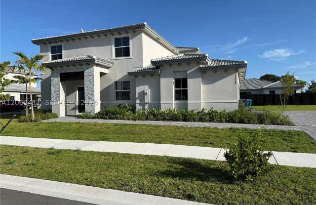 13248 SW 188th Ter Gallery 2