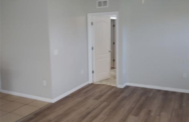 4206 ROBERTA Drive Gallery 3