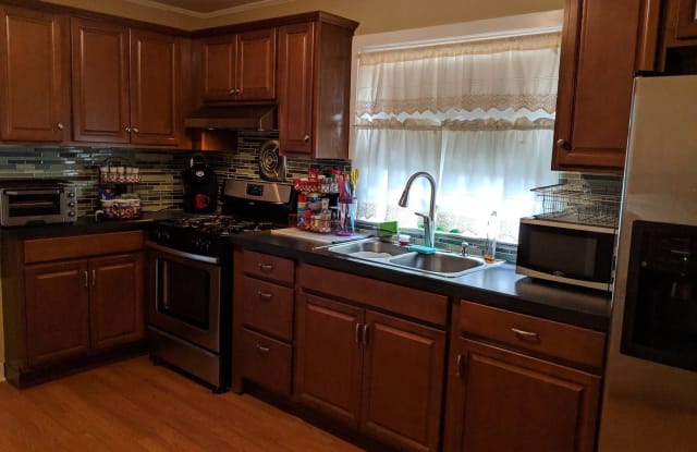 11 Bailey Place - 11 Bailey Place, Staten Island, NY 10303