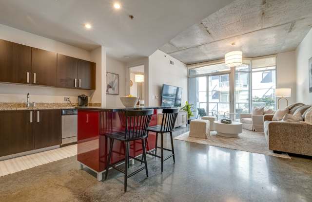 2 bed, 2 bath Condo in the Gulch with parking! photos photos
