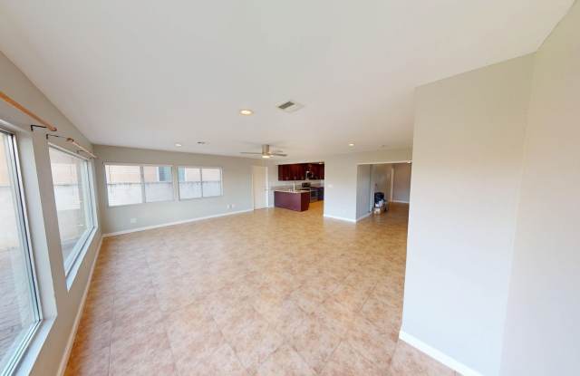 Massive House on East Falls With Huge Yard! Basketball court / courtyard!! Gallery 4
