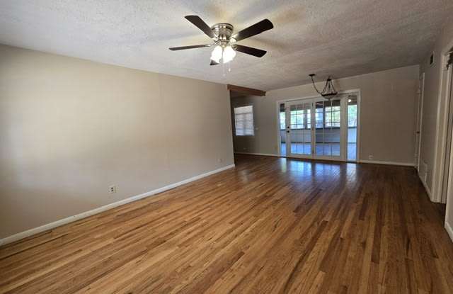 1303 Sunset Dr Gallery 2