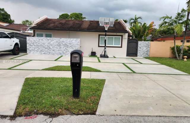 11521 SW 80th Ter - 11521 Southwest 80th Terrace, Kendall, FL 33173