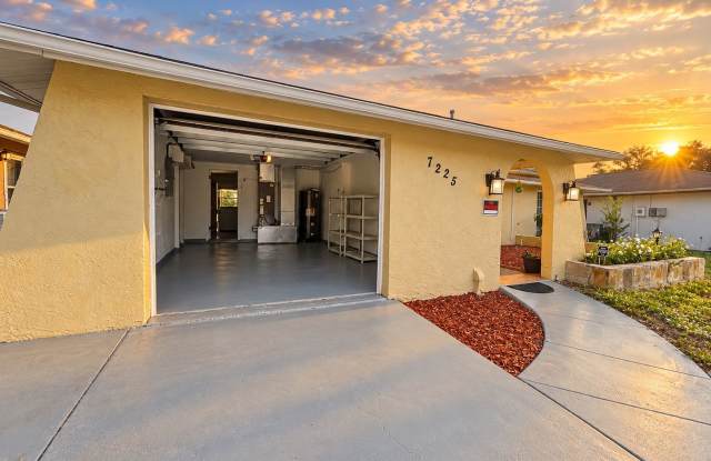 Adorable 2BD/2BTH Home in Port Richey, FL! Gallery 4