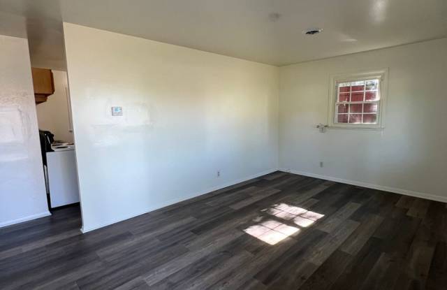 Remodeled Like New 2 Bedroom 1 Bath Gallery 3