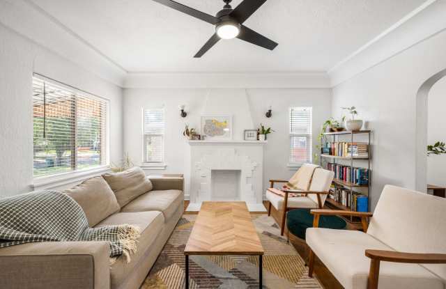 Renovated 3BD, 2BA Highlands Home with Fenced Yard & 2-Car Garage Gallery 3
