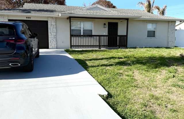 699 NW Riverside Drive photos photos