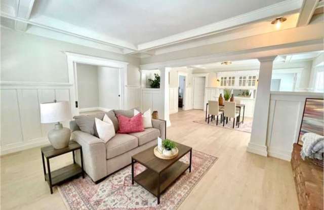 Charming 3BR Duplex in Los Angeles photos photos Charming 3BR Duplex in Los Angeles photos photos