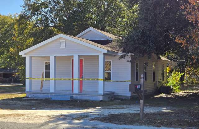Freshly Updated 3-Bedroom Home with Large Yard & Screened-In Porch! photos photos