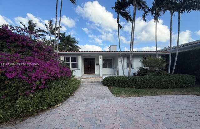 5371 N Bay Rd photos photos