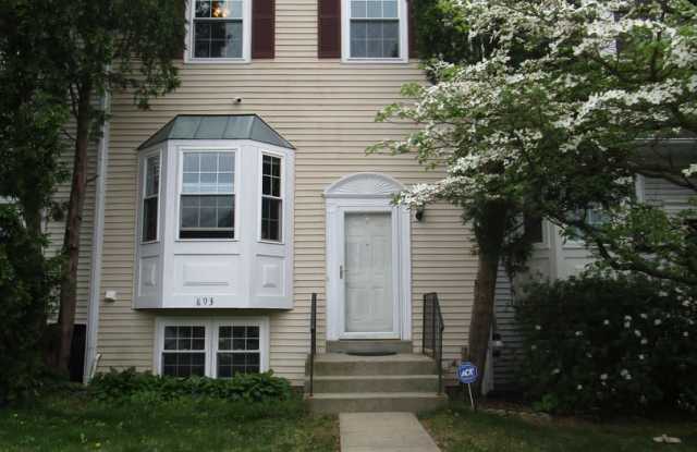 Large 4 Bedroom Townhouse in Gaithersburg! Great School District! - 893 Bayridge Drive, Gaithersburg, MD 20878