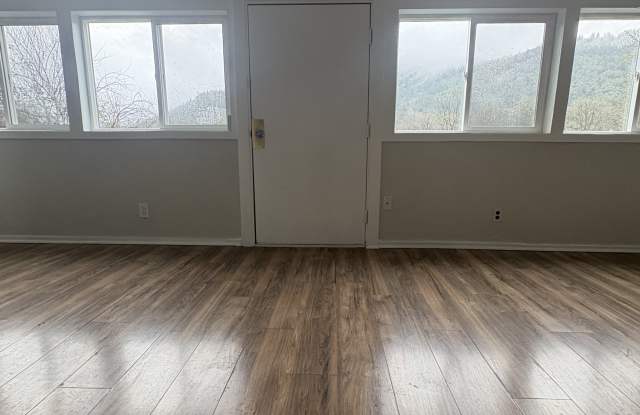 872 S Main #4 photos photos