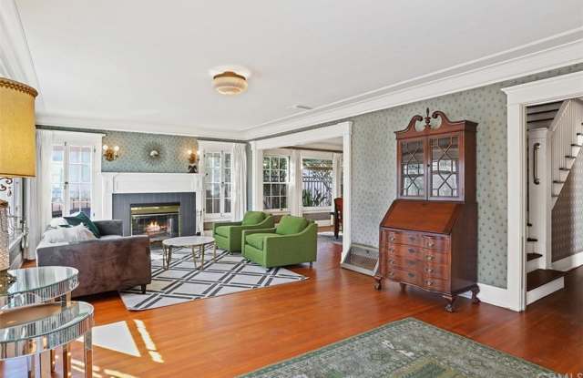 651 N Mariposa Gallery 4