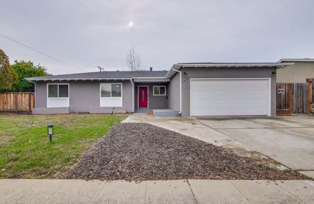 Excellent 4 bed 2 Bath Home! Gallery 1
