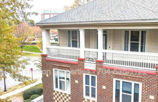 706 Northeast Dr Gallery 2
