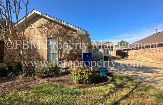 703 Dogwood Ln - 703 Dogwood Lane, Waxahachie, TX 75165