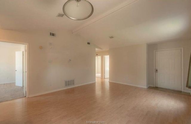 2515 Hickory Drive Gallery 3