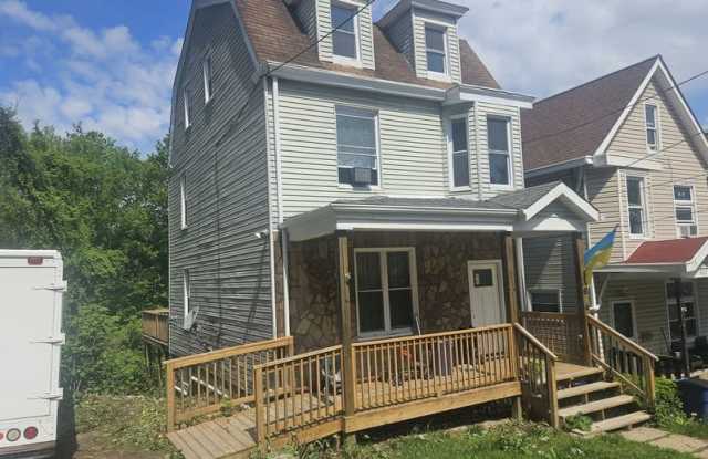 804 Dubois Street Gallery 2