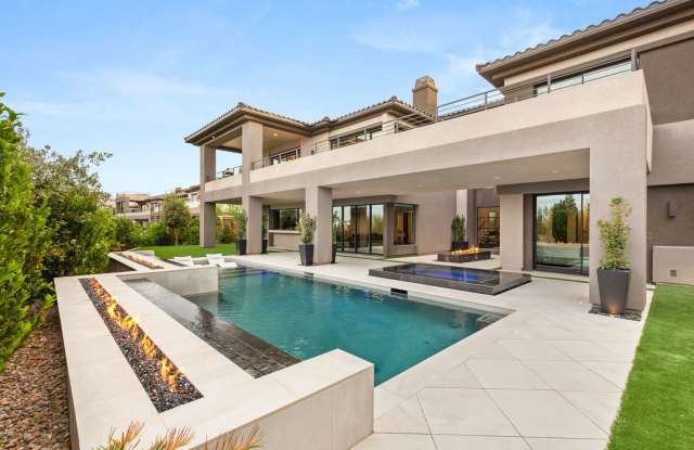 LUXURY 5 BEDROOM HOME IN THE BLUFFS Gallery 1