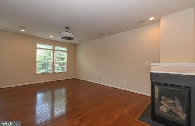 3707 HANSBERRY Court NE Gallery 4