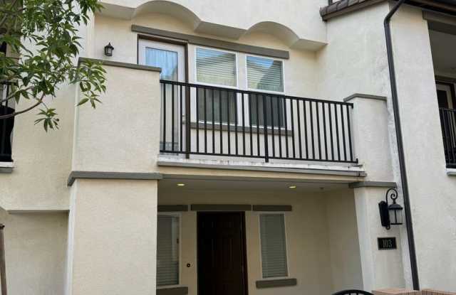 GORGEOUS 3 BEDROOM 3 BATH TOWNHOME Gallery 1