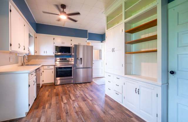 Small Town Charm | Close to Rochester | Great Green Space! Gallery 3