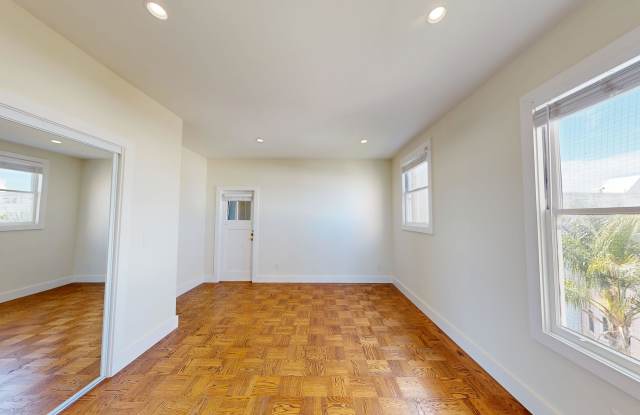 1660 Bay Gallery 3