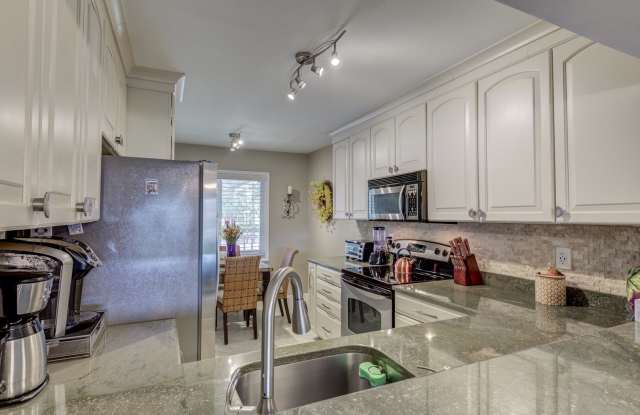 3/2 CONDO IN LELY GOLF ESTATES IN NAPLES. Gallery 3